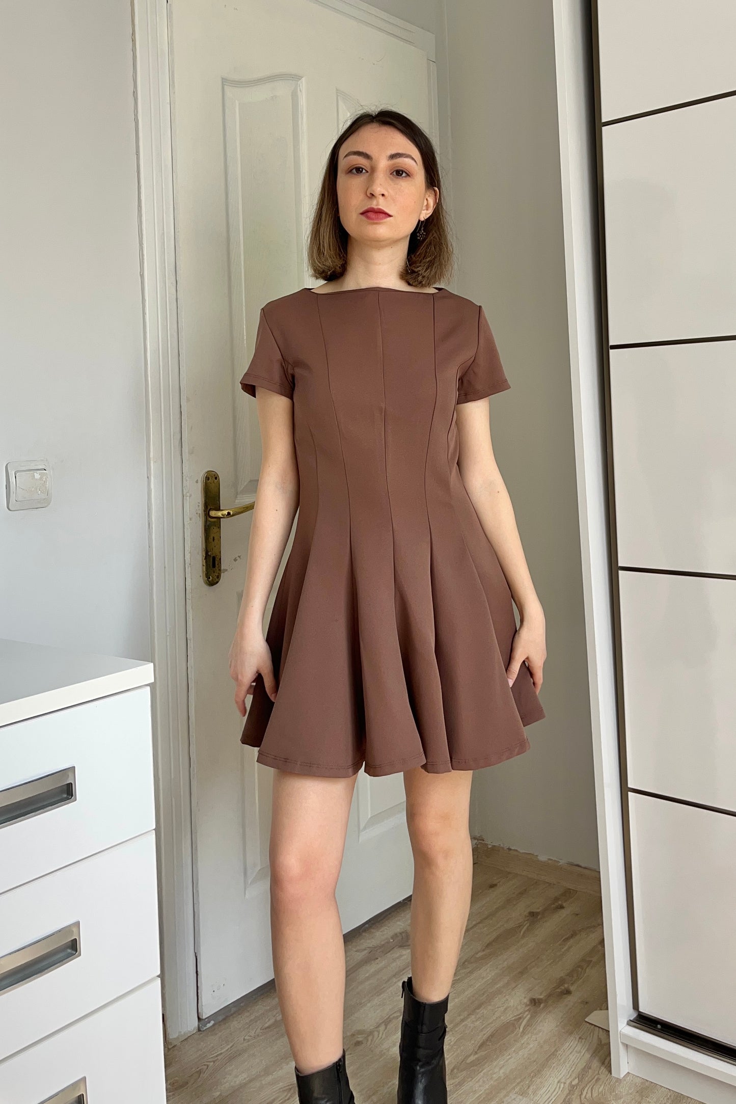 Volanlı Kahverengi Elbise
