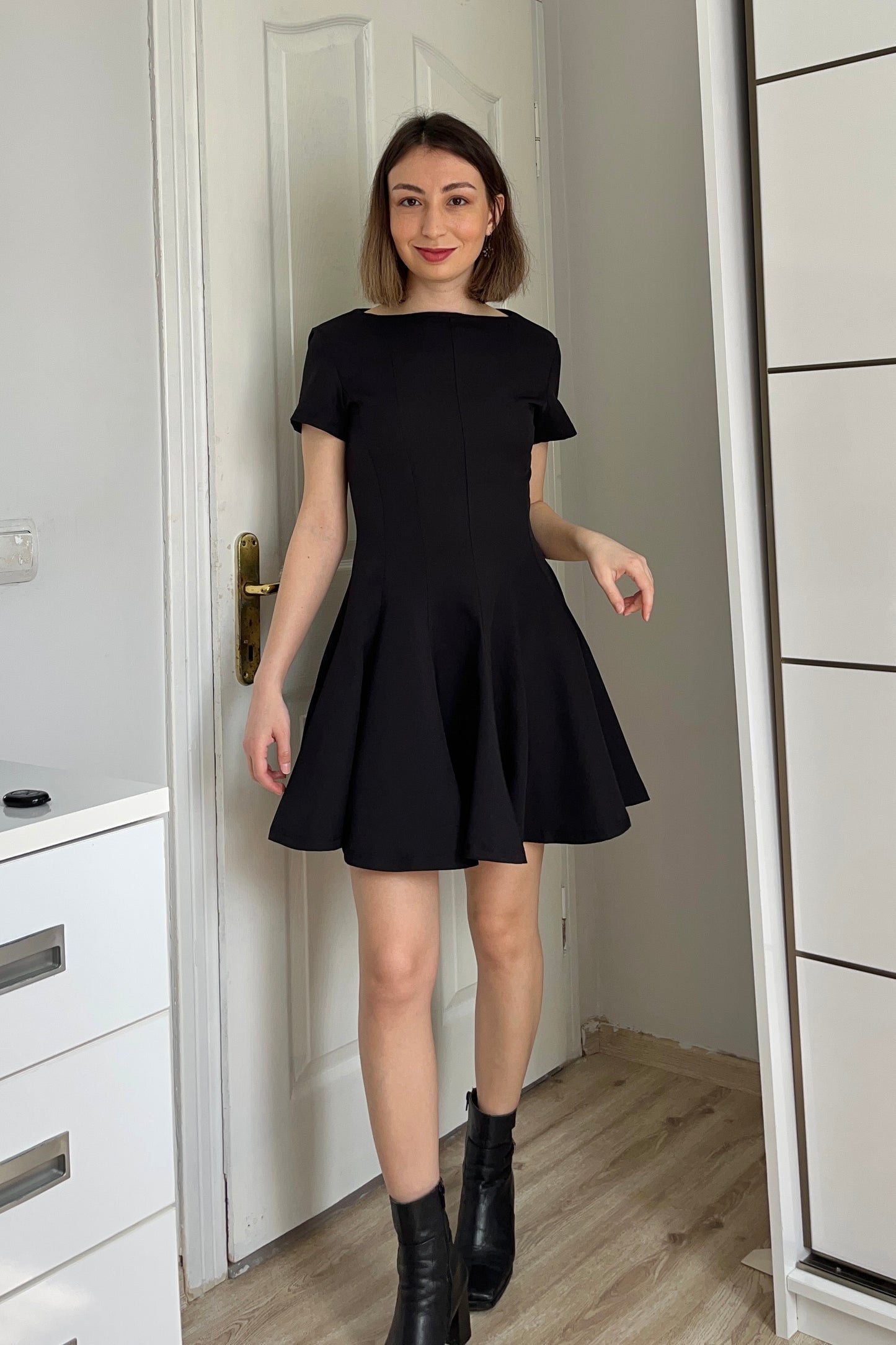 Volanlı Siyah Elbise