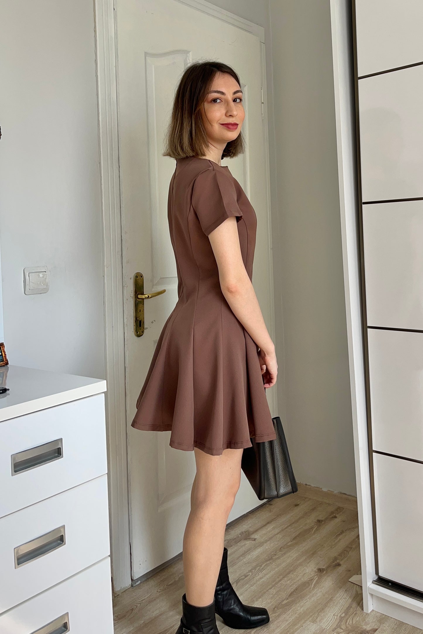 Volanlı Kahverengi Elbise